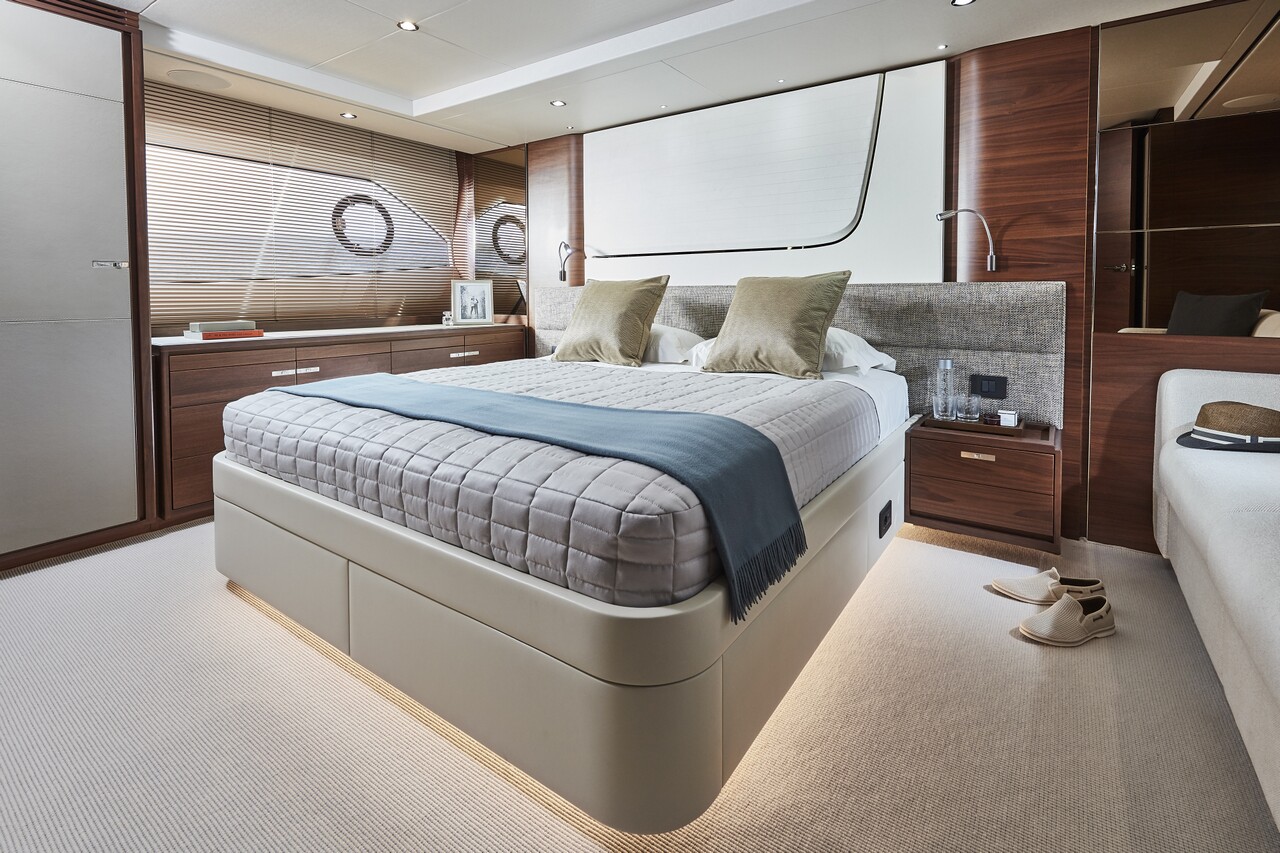 f70-interior-owners-stateroom