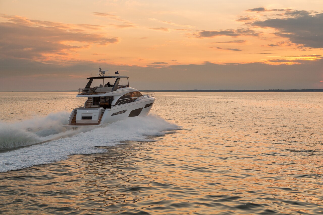 f70-exterior-white-hull-9