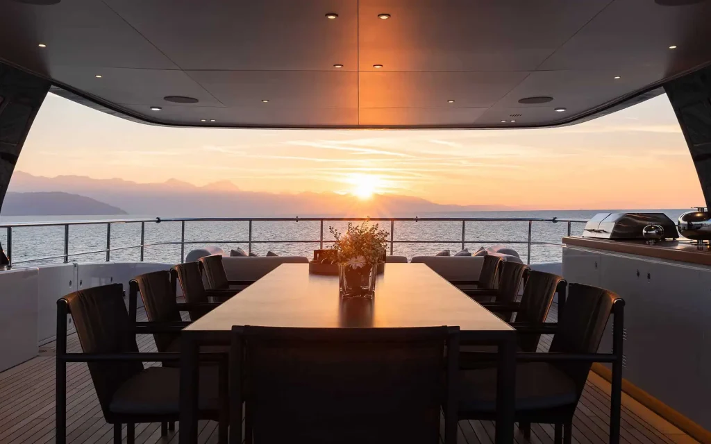 Benetti Oasis 34M