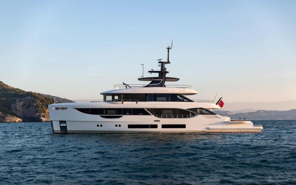 Benetti Oasis 34M