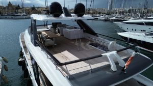 Ferretti 860
