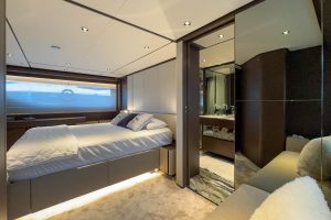 Ferretti 860