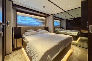 Ferretti 860