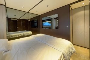 Ferretti 860