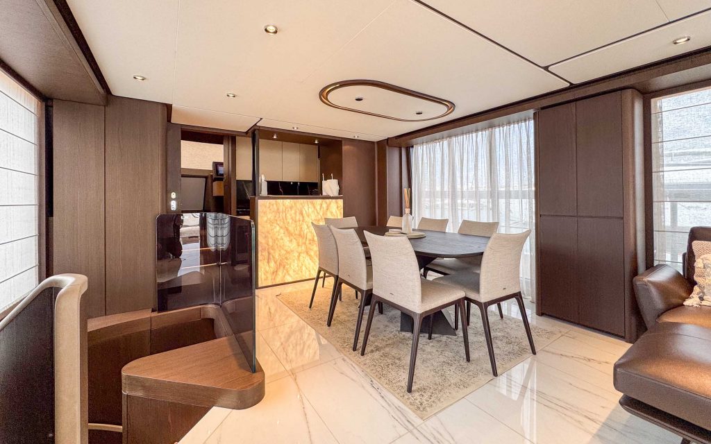 Ferretti 860