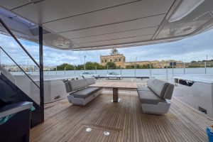 Ferretti 860