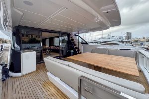 Ferretti 860