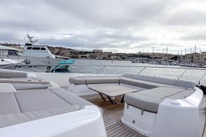Ferretti 860