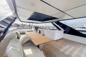 Ferretti 860