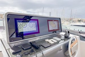 Ferretti 860