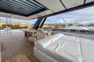 Ferretti 860