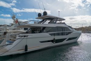Ferretti 860