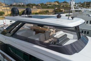 Ferretti 860