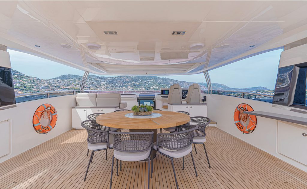 Princess-35M-Avalon-04