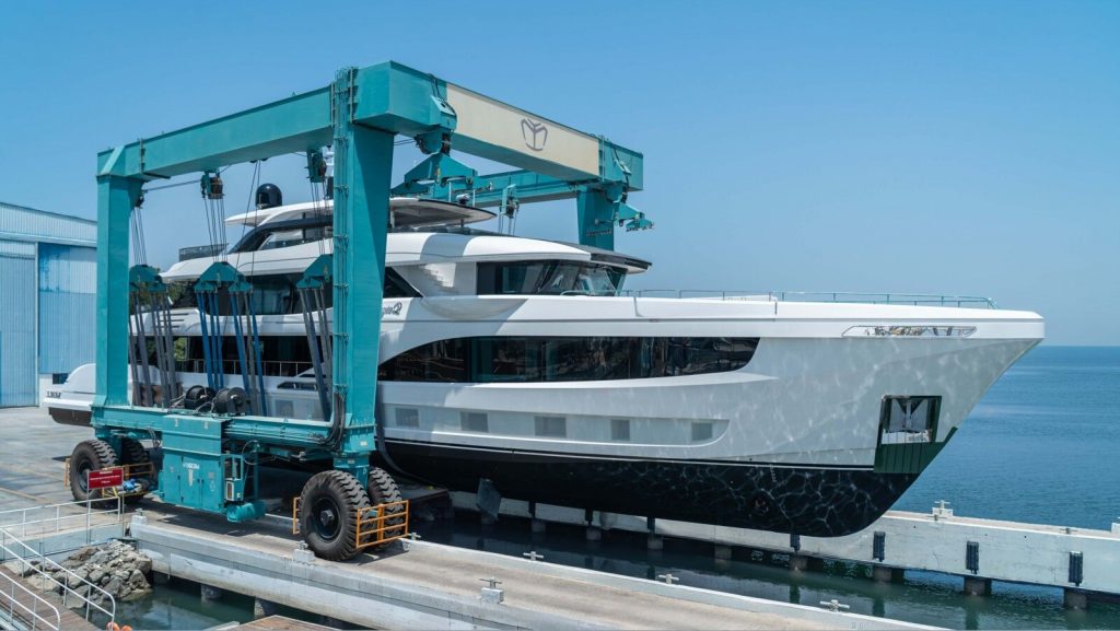 image_1044945_20260429_ob_a990ef_majesty-145-first-hull-launch-3