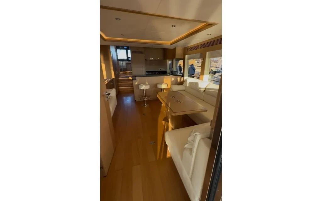 Selene 64 Ocean Explorer