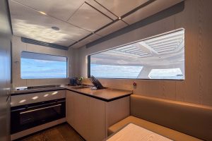 Ferretti Infynito 80