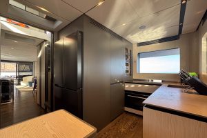 Ferretti Infynito 80