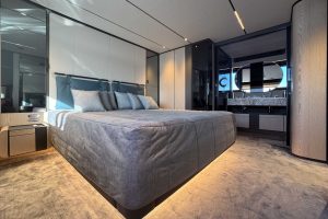 Ferretti Infynito 80