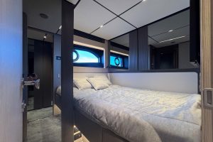 Ferretti Infynito 80